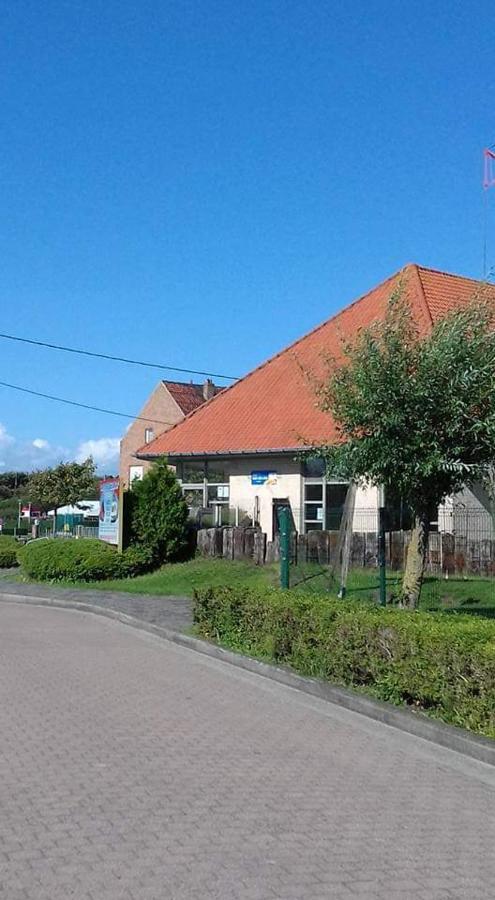 Luxueuze Stacaravan 4Pers Met Terras En Tuintje Бреден Экстерьер фото
