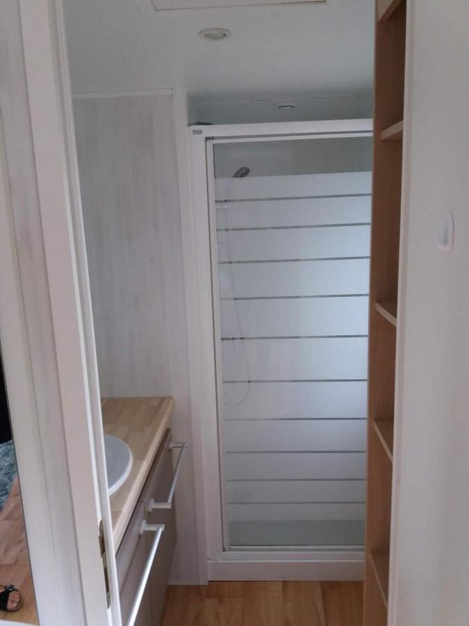 Luxueuze Stacaravan 4Pers Met Terras En Tuintje Бреден Экстерьер фото